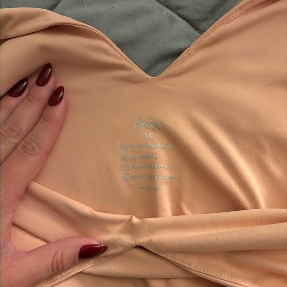 REORIA Women’s Sexy Plunge Deep V Neck Sleeveless V Backless Going Out Tank - Picture 3 of 3